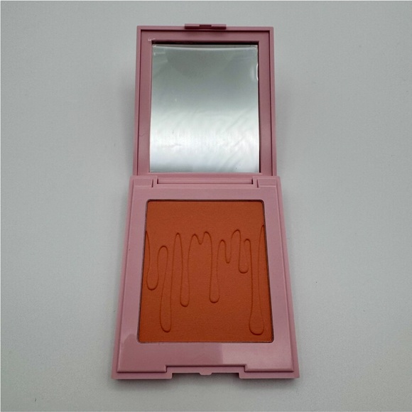Kylie Jenner Pressed Blush Powder in Kitten Baby 0.26 oz Light Peach Vegan Clean - Picture 6 of 9